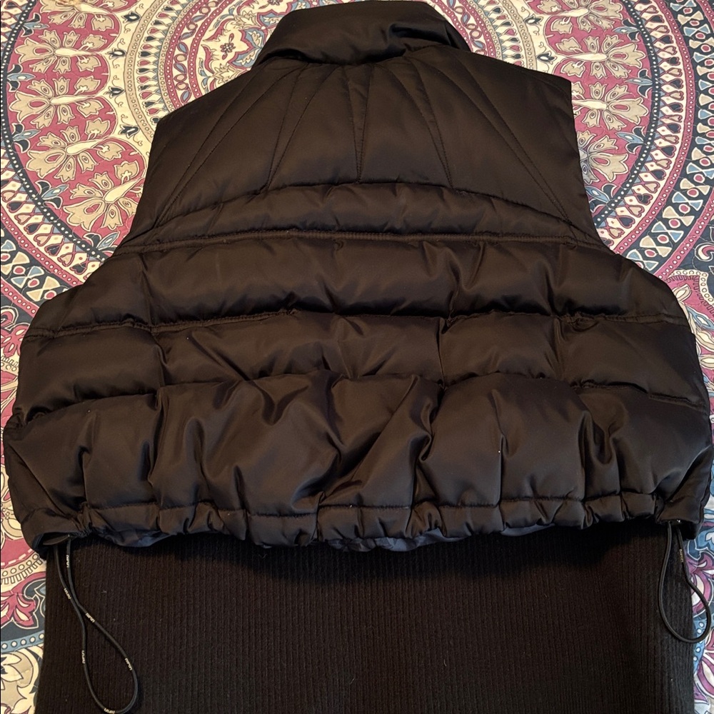 Women's Black Puffer Vest - Picture 10 of 10